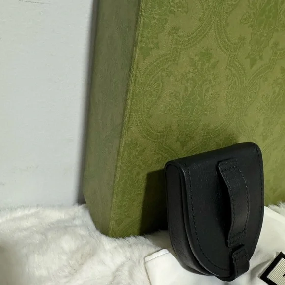 Gucci Black Coin purse with Gold Logo - Picture 6 of 9